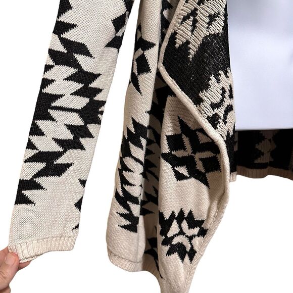 Womens Waterfall Cardigan M Black Aztec Dutton Boho Western Southwestern Sequins - Picture 4 of 11